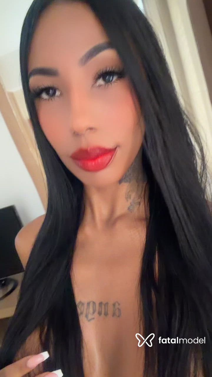 Acompanhante mulher morena (o) de olhos pretos - Lavínia
