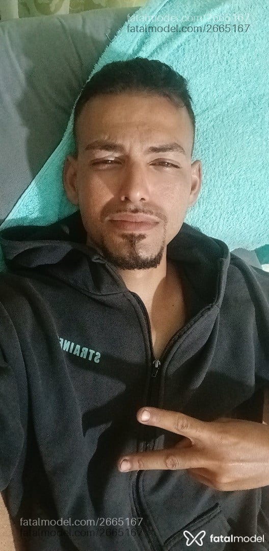 Acompanhante homem com cabelo castanho de olhos castanhos em Rio das Ostras - Nerdzinho