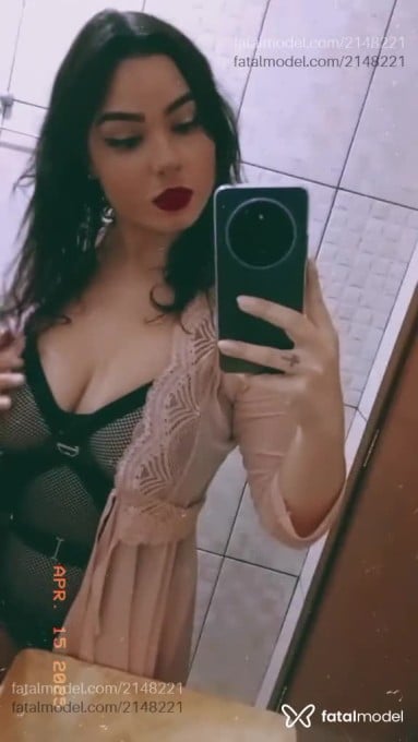Acompanhante mulher morena (o) de olhos castanhos - Agata