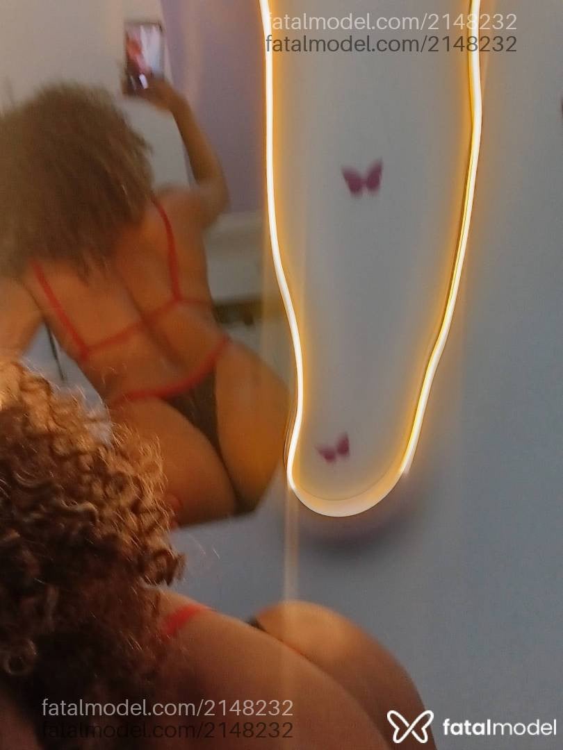 Acompanhante mulher morena (o) de olhos pretos - Mayyagold