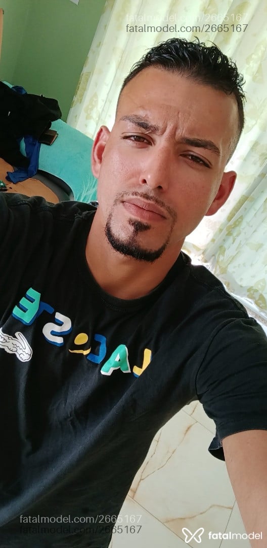 Acompanhante homem com cabelo castanho de olhos castanhos em Rio das Ostras - Nerdzinho