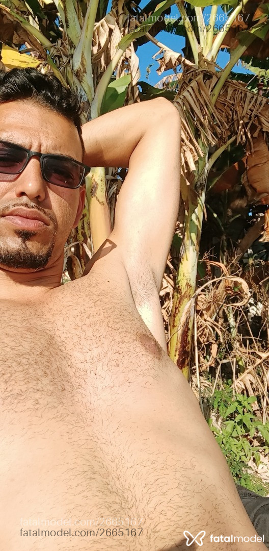 Acompanhante homem com cabelo castanho de olhos castanhos em Rio das Ostras - Nerdzinho