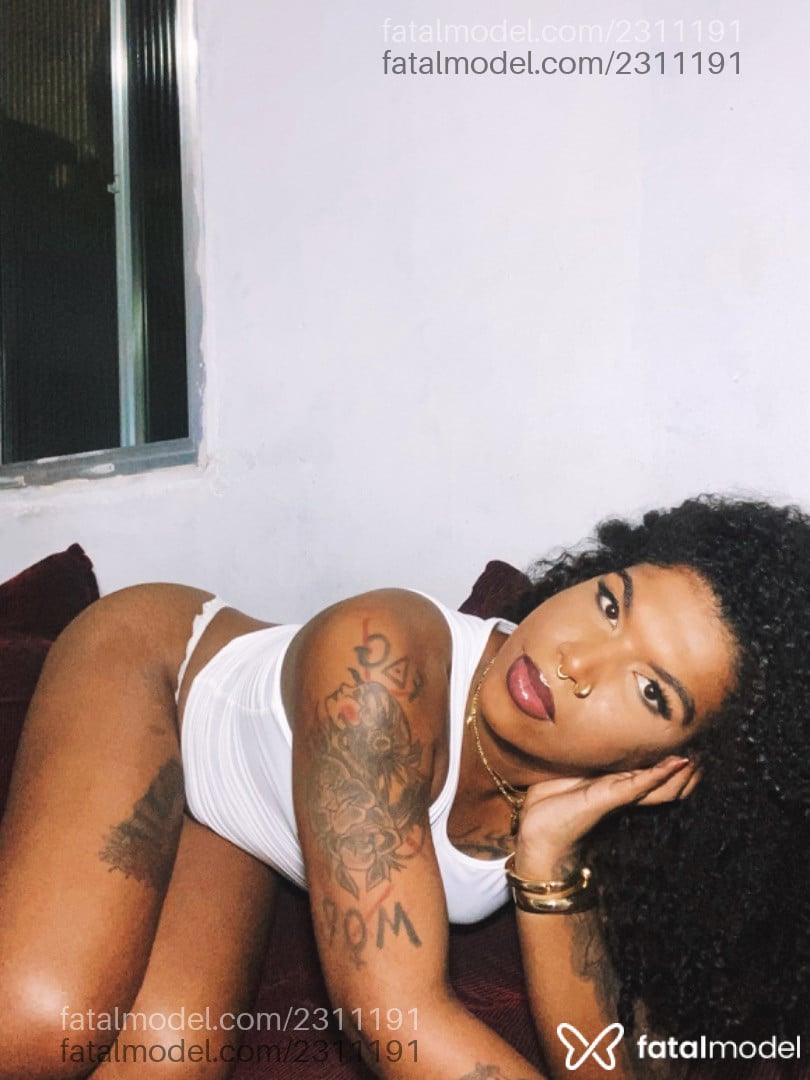 Acompanhante mulher trans com cabelo castanho de olhos castanhos em Nova Iguaçu - Ayla Marinho