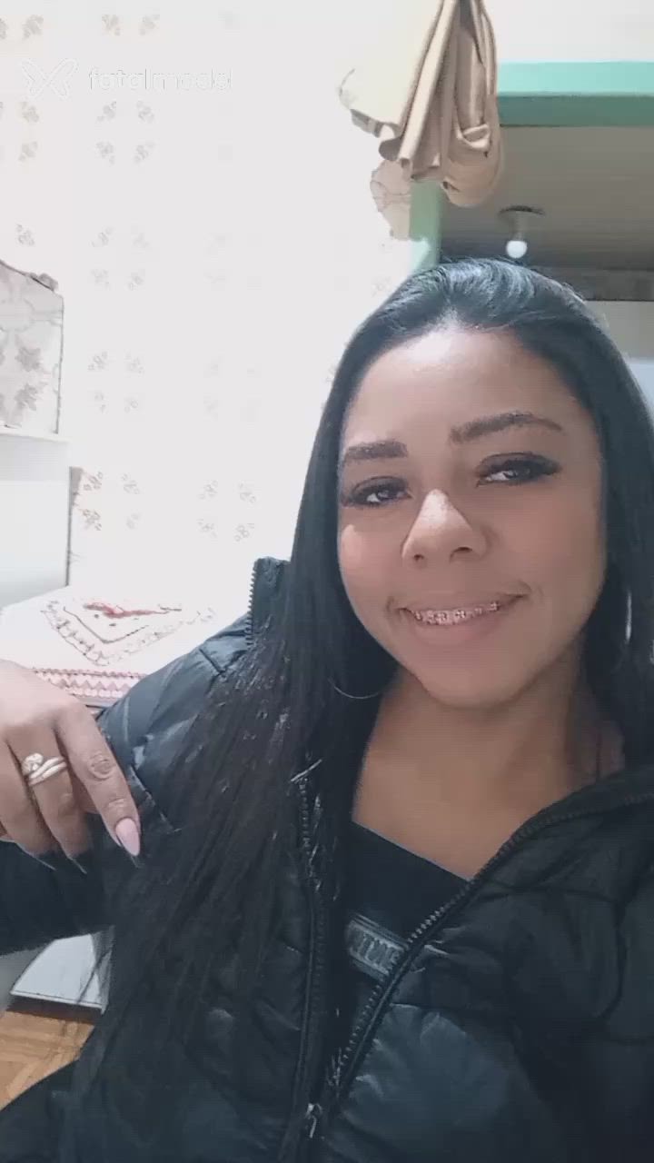 Acompanhante mulher com cabelo castanho de olhos castanhos - Raissa Acompanhante mulher com cabelo castanho de olhos castanhos - Raissa