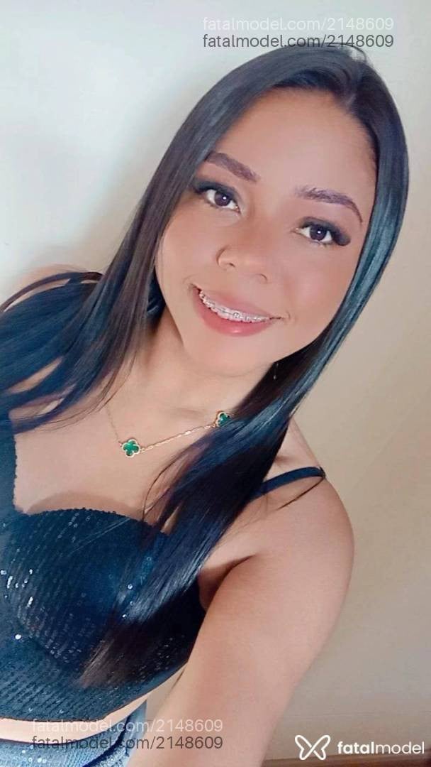 Acompanhante mulher com cabelo castanho de olhos castanhos - Raissa