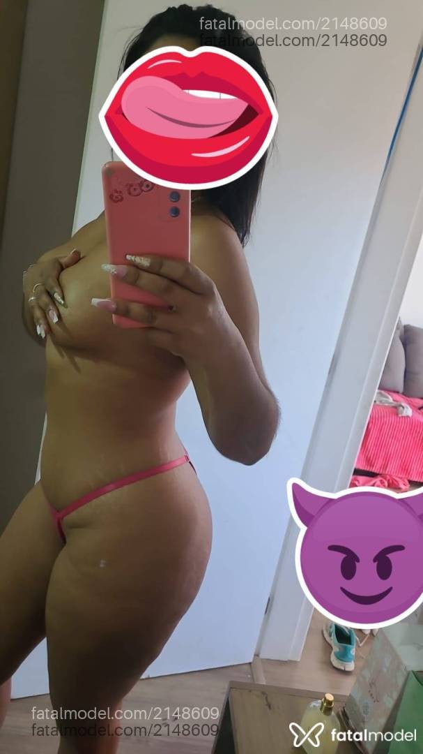 Acompanhante mulher com cabelo castanho de olhos castanhos - Raissa