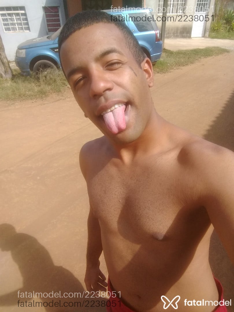 Acompanhante homem com cabelo castanho de olhos pretos - Lucas Silva Acompanhante homem com cabelo castanho de olhos pretos - Lucas Silva