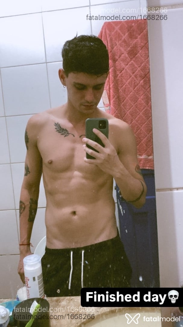 Acompanhante homem com cabelo castanho de olhos castanhos em Cacoal Acompanhante homem com cabelo castanho de olhos castanhos em Cacoal - Guilherme
