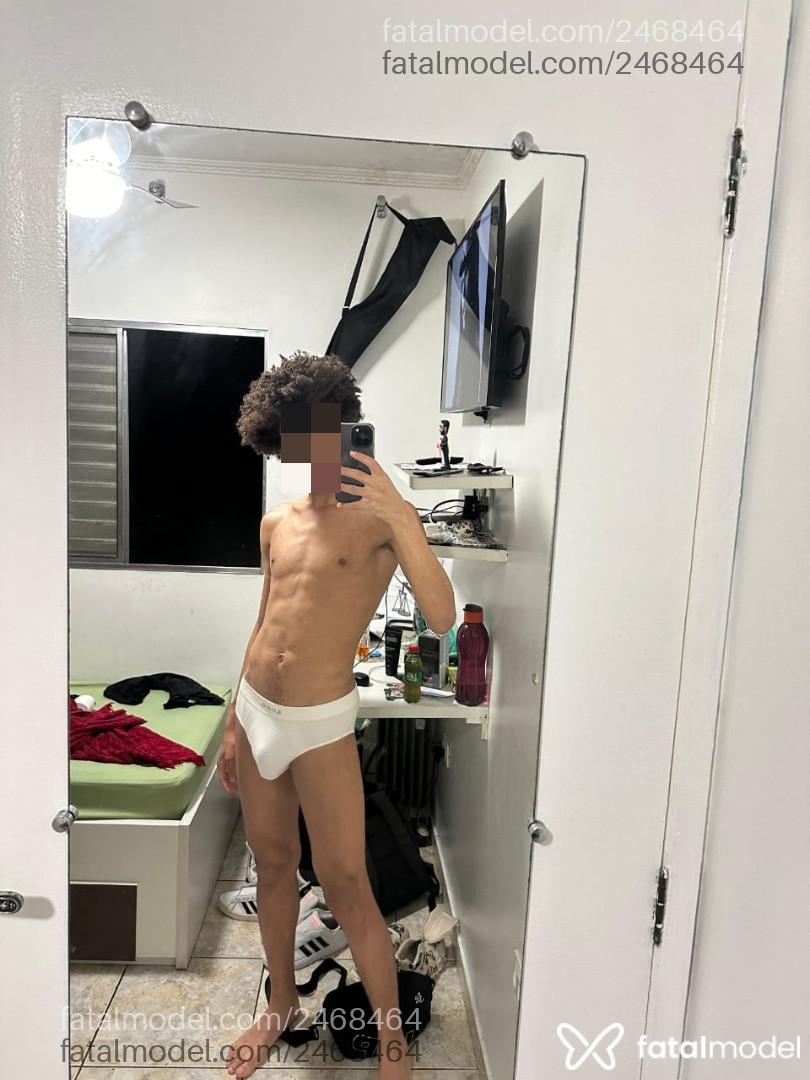 Acompanhante homem com cabelo castanho de olhos verdes em São Paulo Acompanhante homem com cabelo castanho de olhos verdes em São Paulo - Mister Kisses