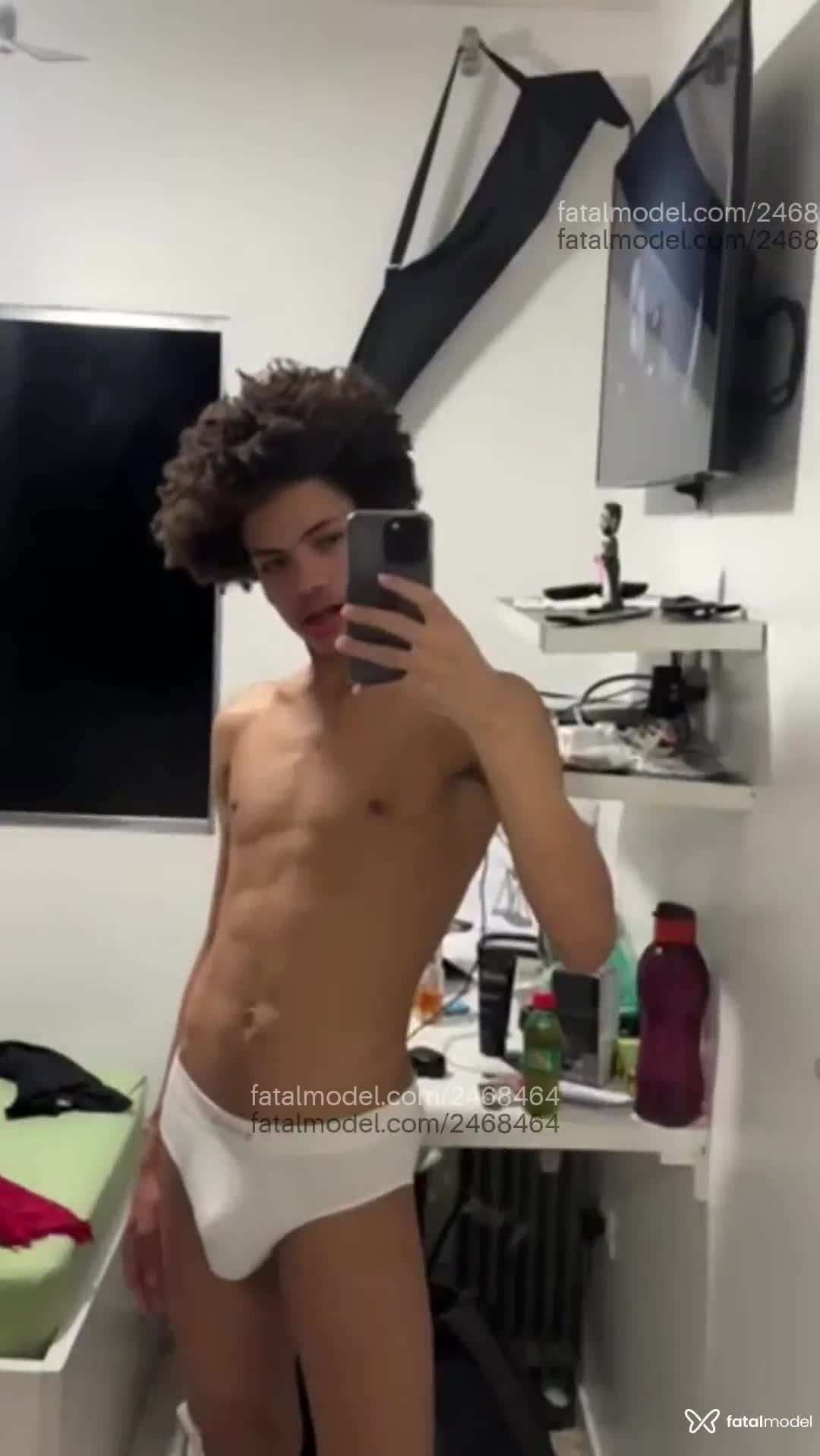 Acompanhante homem com cabelo castanho de olhos verdes em São Paulo Acompanhante homem com cabelo castanho de olhos verdes em São Paulo - Mister Kisses