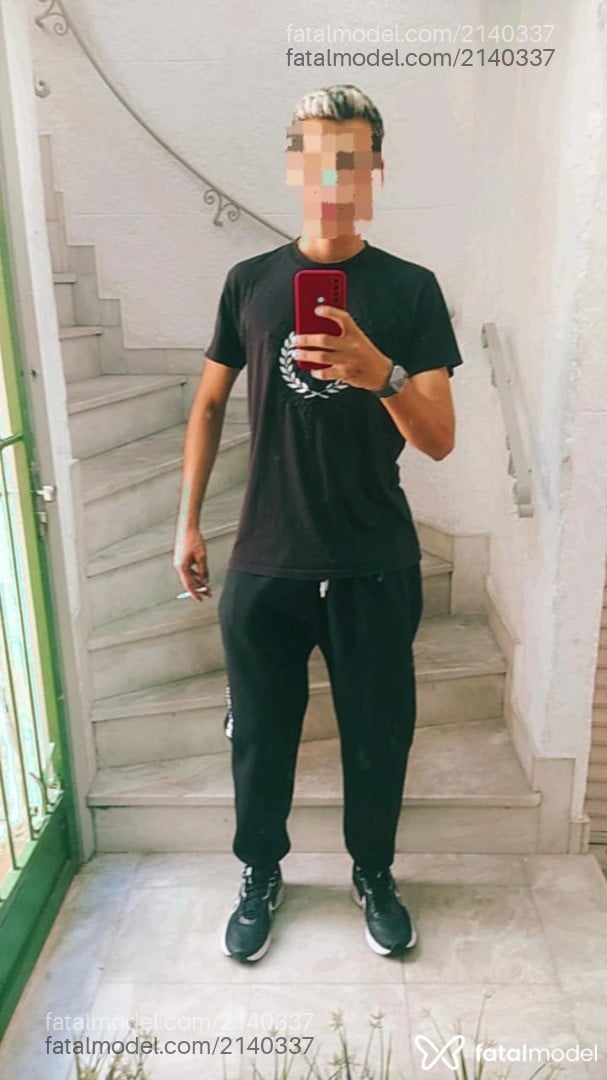 Acompanhante homem com cabelo castanho de olhos mel - Samuel Acompanhante homem com cabelo castanho de olhos mel - Samuel