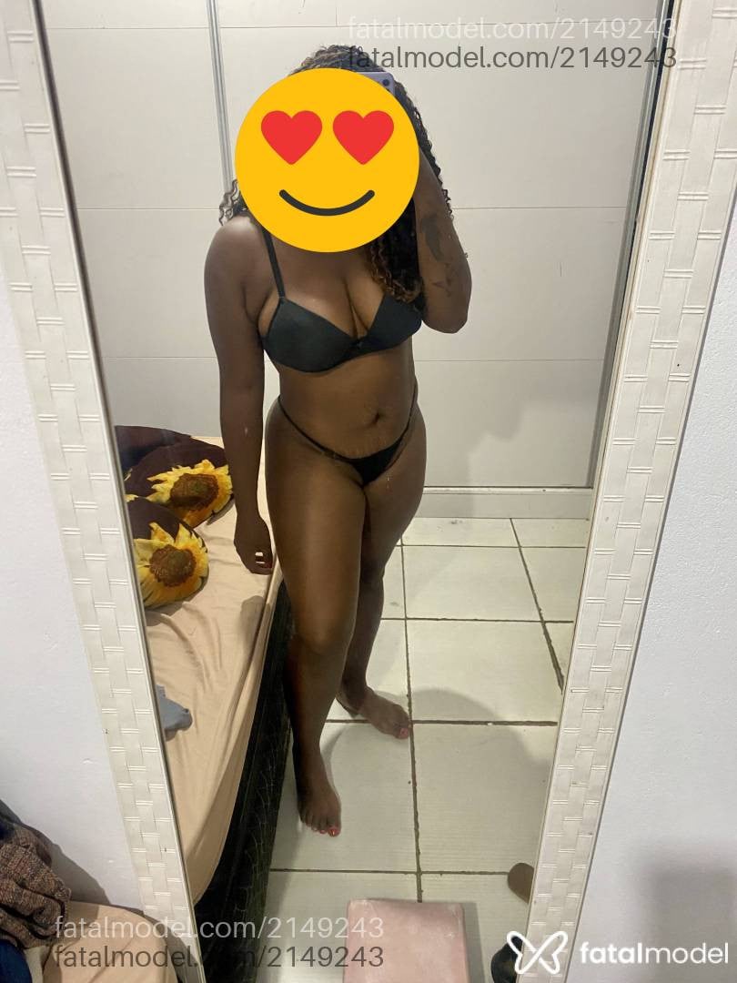 Acompanhante mulher com cabelo castanho de olhos castanhos em Virtual - Júlia Souza