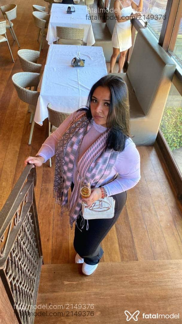 Acompanhante mulher morena (o) de olhos castanhos - Paloma