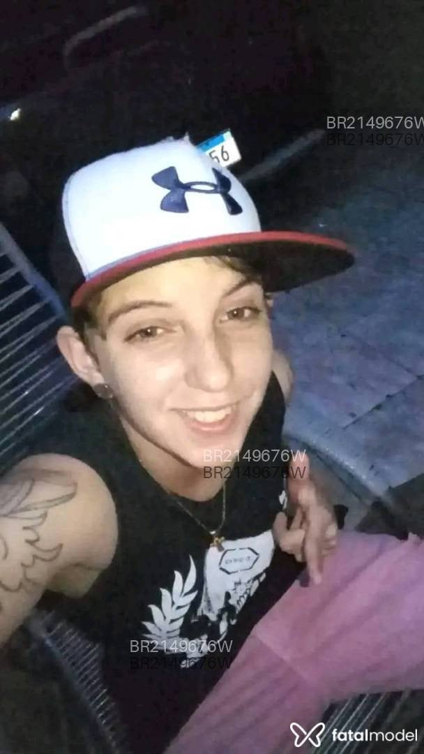 Acompanhante mulher trans com cabelo castanho de olhos verdes em Loanda - Fioty Zika