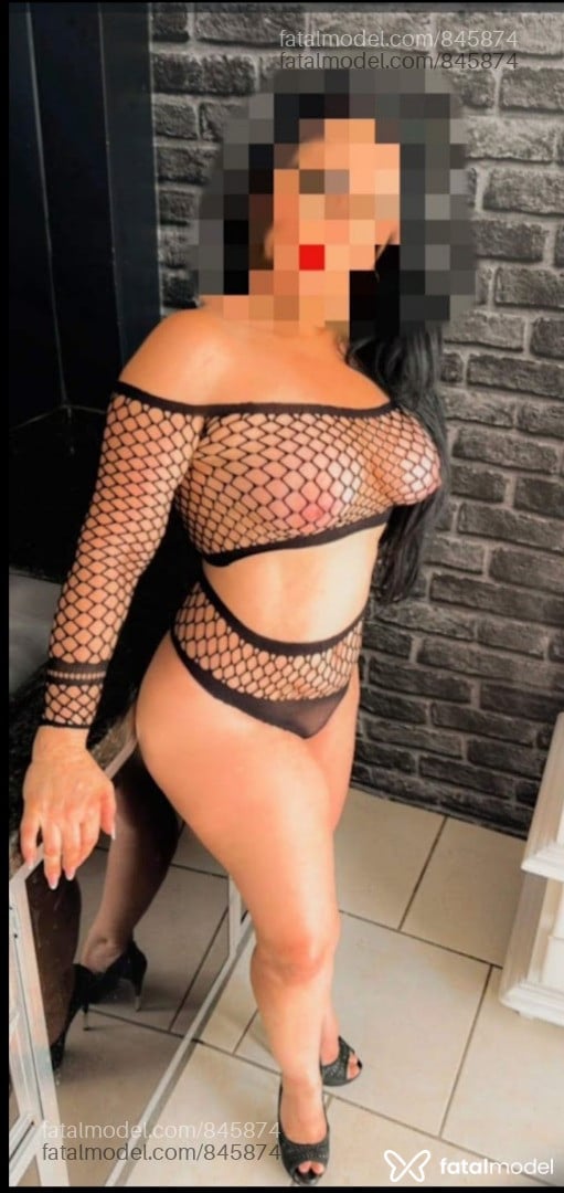 Acompanhante mulher morena (o) de olhos castanhos - Paula