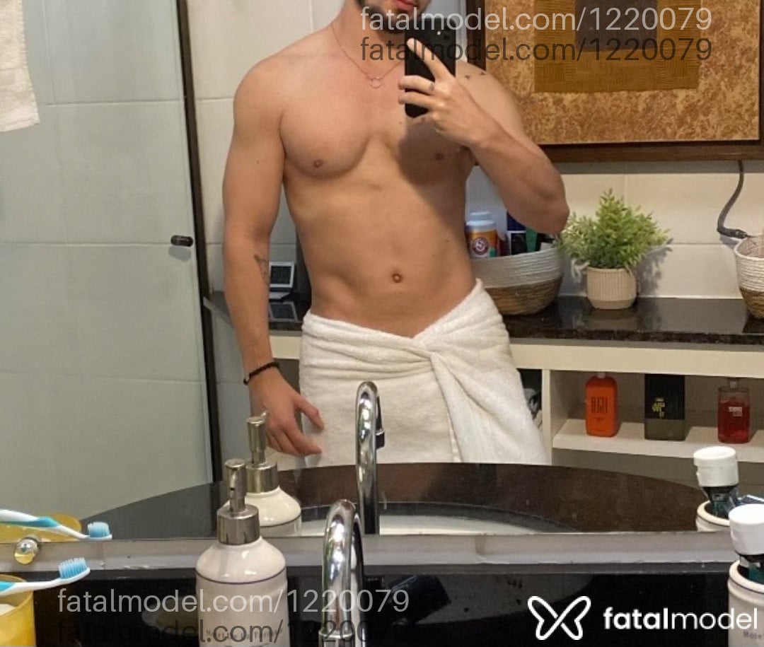 Acompanhante homem com cabelo castanho de olhos castanhos em Brasília Acompanhante homem com cabelo castanho de olhos castanhos em Brasília - Kaio