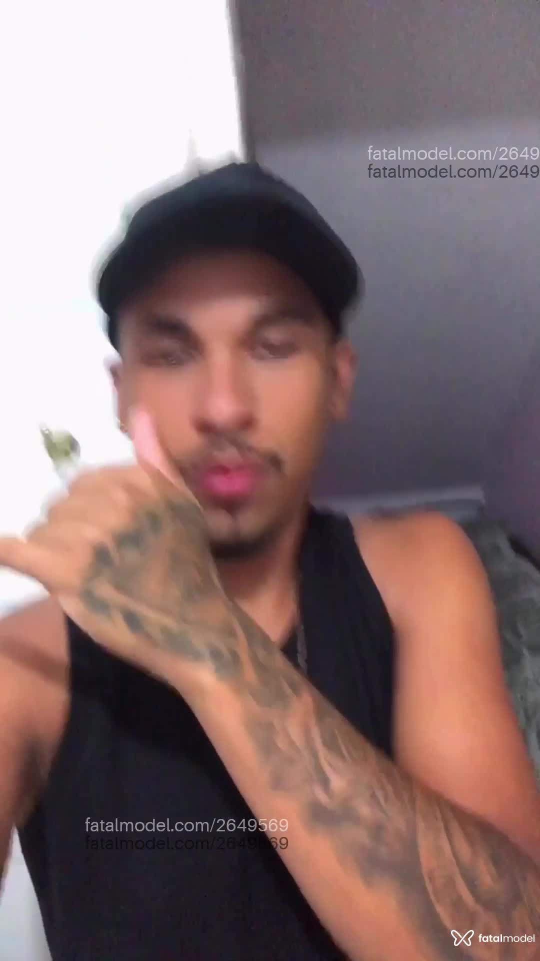 Acompanhante homem morena (o) de olhos castanhos em Santos - Felipe Silva