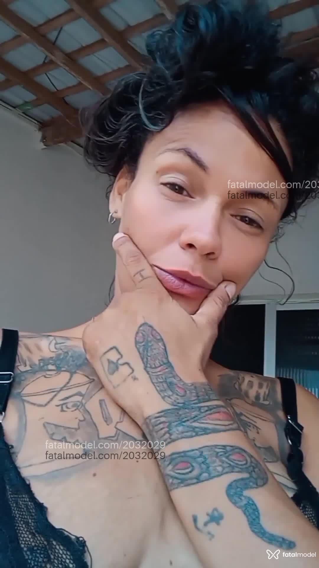 Acompanhante mulher morena (o) de olhos mel em Virtual - Kiria