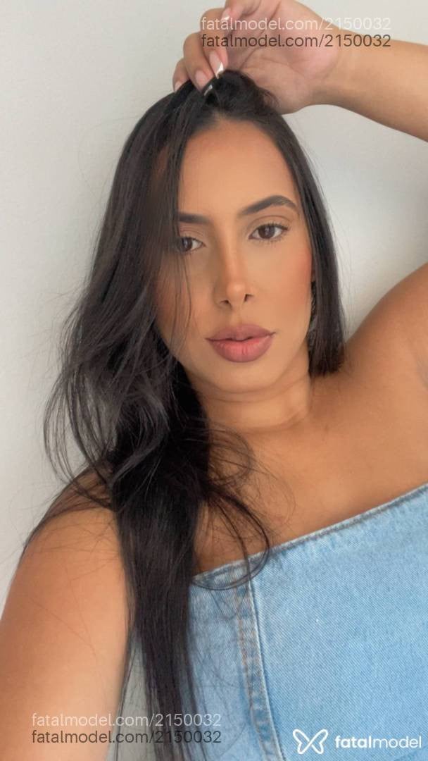 Acompanhante mulher com cabelo castanho de olhos castanhos - Lara Pimentel