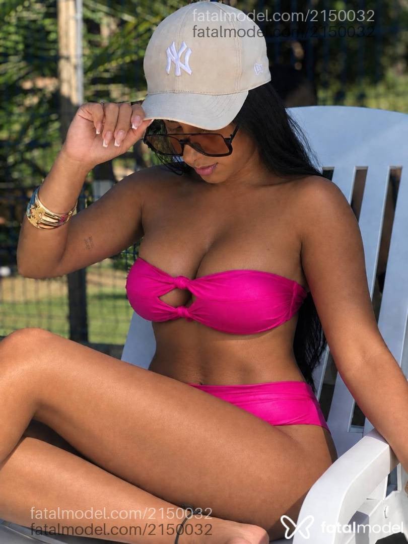 Acompanhante mulher com cabelo castanho de olhos castanhos - Lara Pimentel