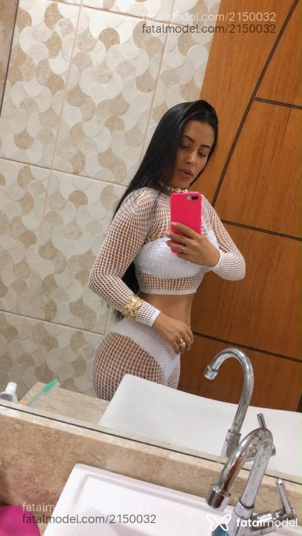 Acompanhante mulher com cabelo castanho de olhos castanhos - Lara Pimentel