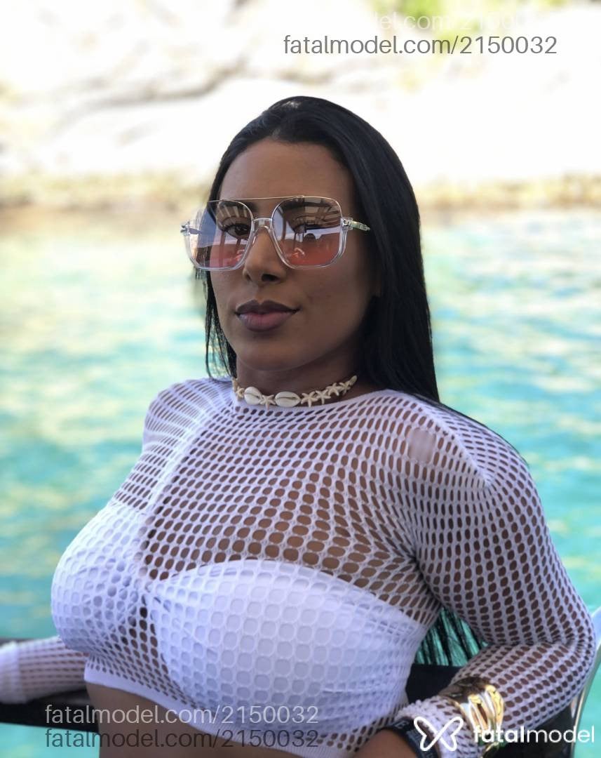 Acompanhante mulher com cabelo castanho de olhos castanhos - Lara Pimentel