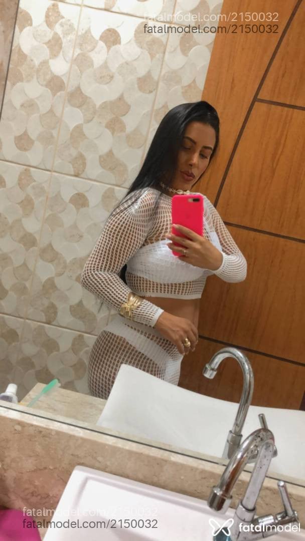 Acompanhante mulher com cabelo castanho de olhos castanhos - Lara Pimentel