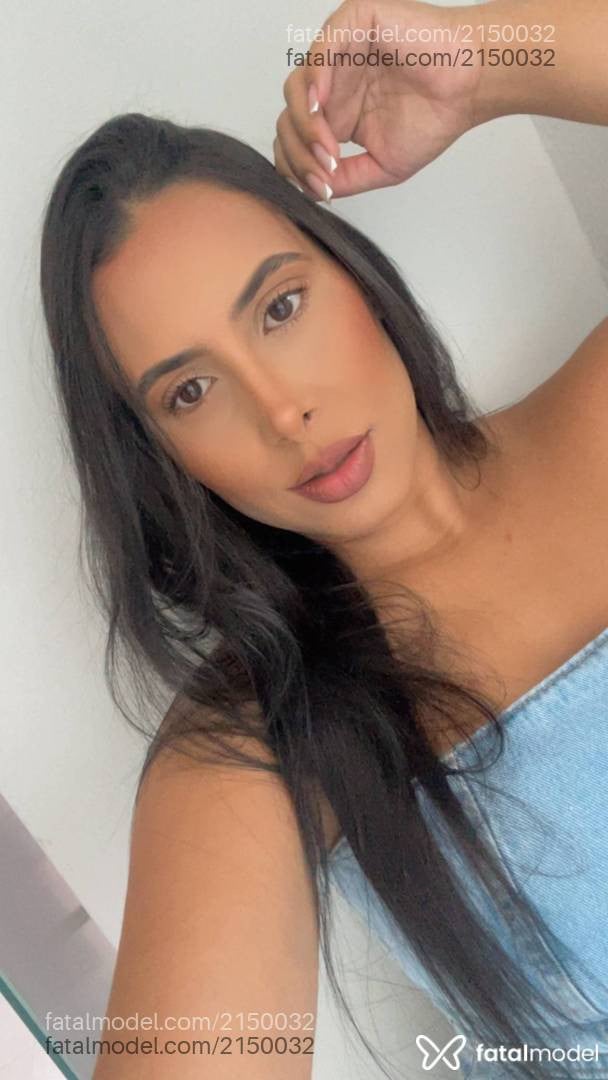 Acompanhante mulher com cabelo castanho de olhos castanhos - Lara Pimentel