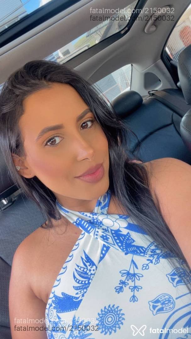 Acompanhante mulher com cabelo castanho de olhos castanhos - Lara Pimentel