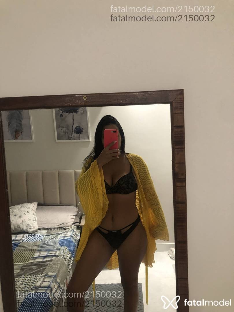 Acompanhante mulher com cabelo castanho de olhos castanhos - Lara Pimentel