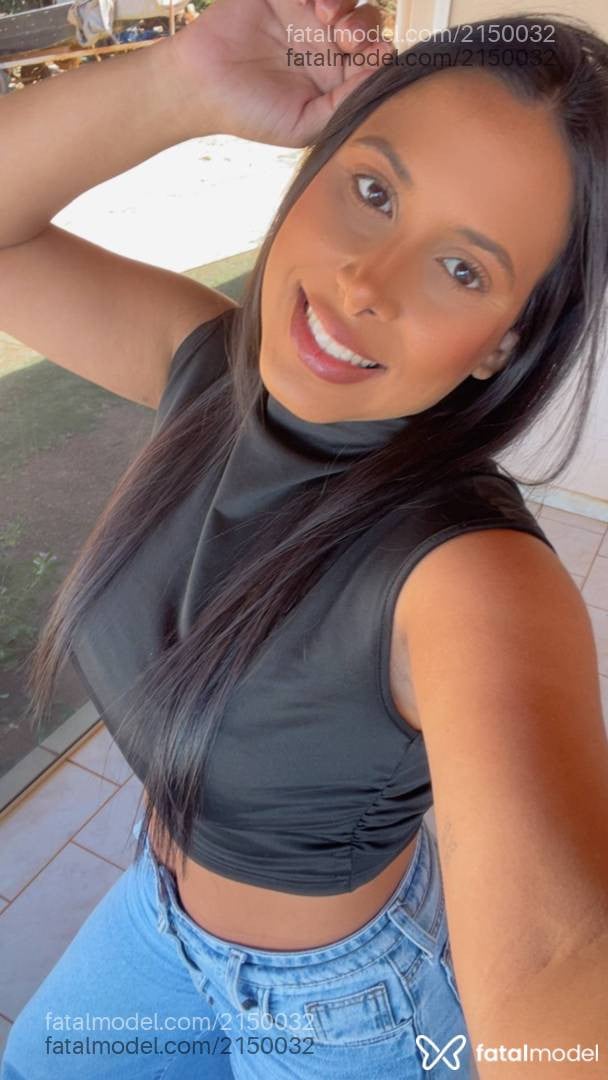 Acompanhante mulher com cabelo castanho de olhos castanhos - Lara Pimentel