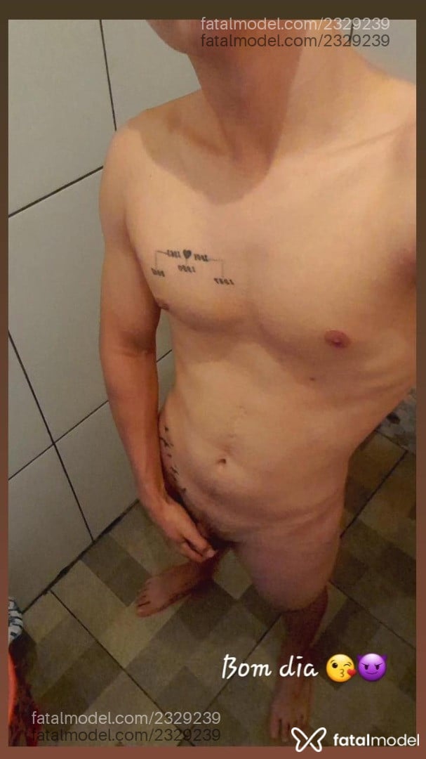 Acompanhante homem com cabelo castanho de olhos castanhos - Isacc