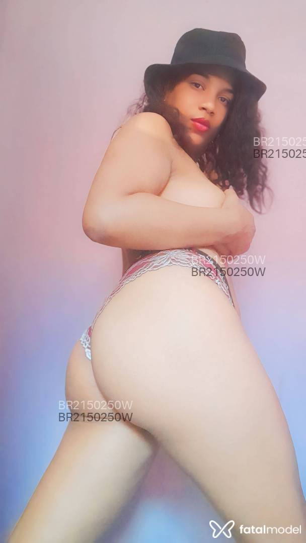 Acompanhante mulher morena (o) de olhos castanhos em Virtual - Safira