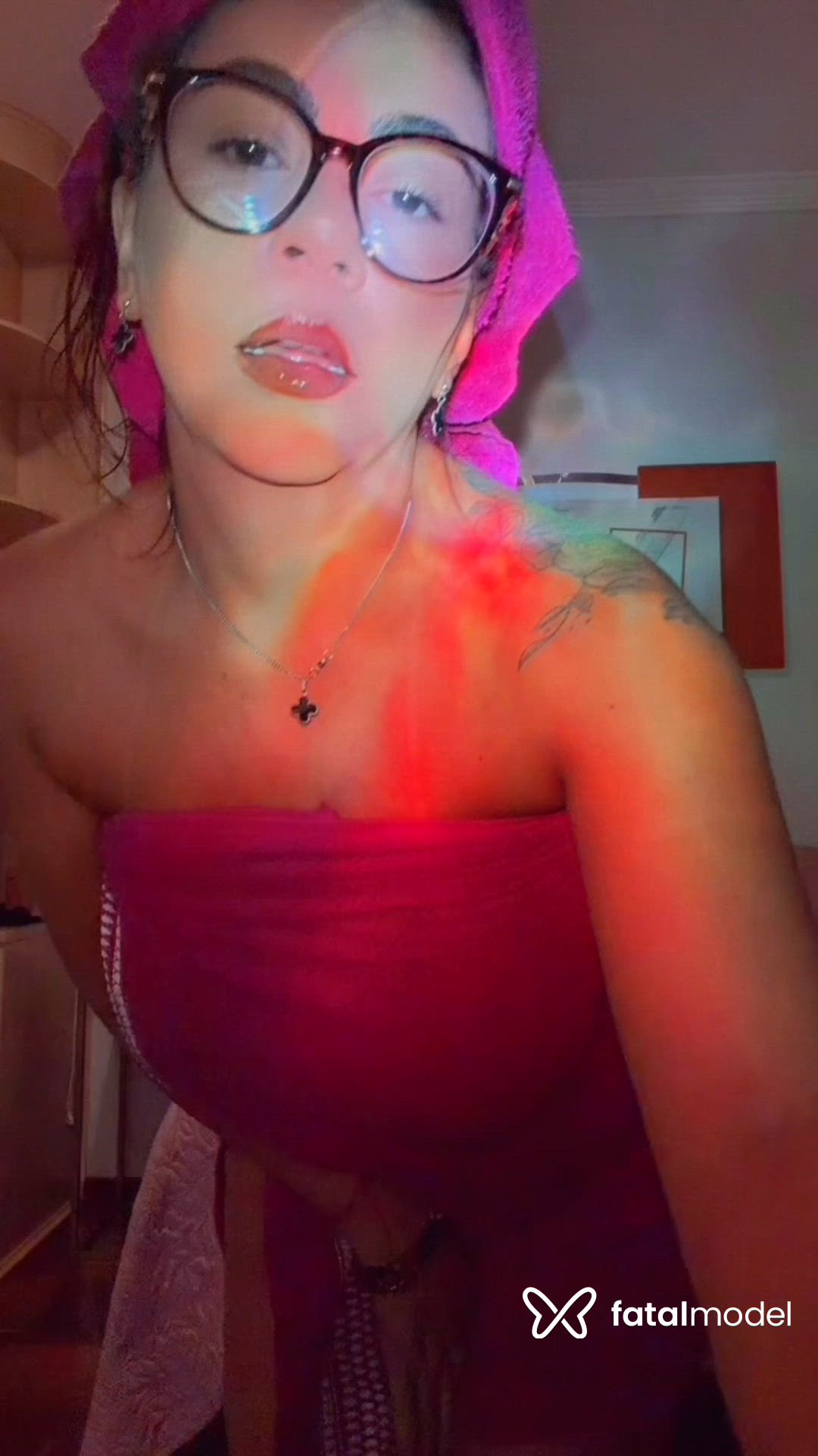 Acompanhante mulher com cabelo castanho de olhos castanhos - Jessica Salles