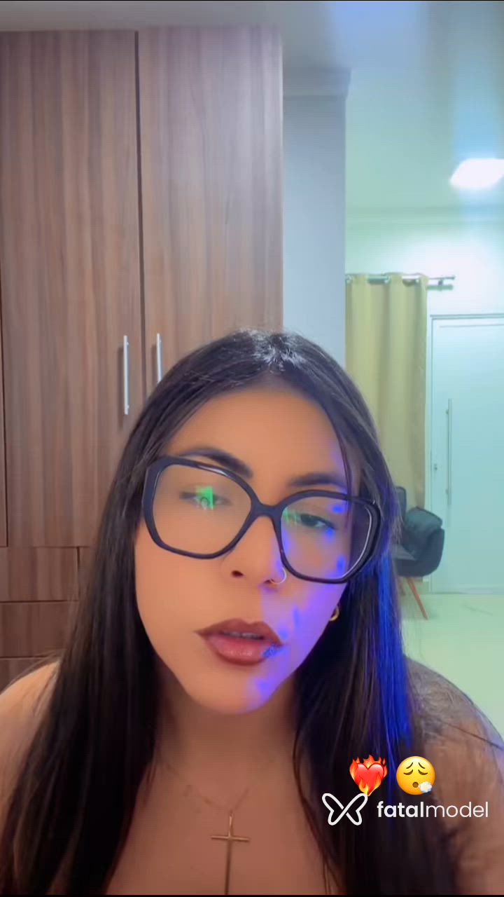 Acompanhante mulher com cabelo castanho de olhos castanhos - Jessica Salles