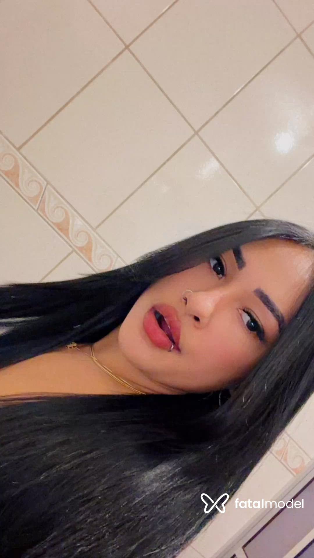 Acompanhante mulher morena (o) de olhos castanhos - Ayumi