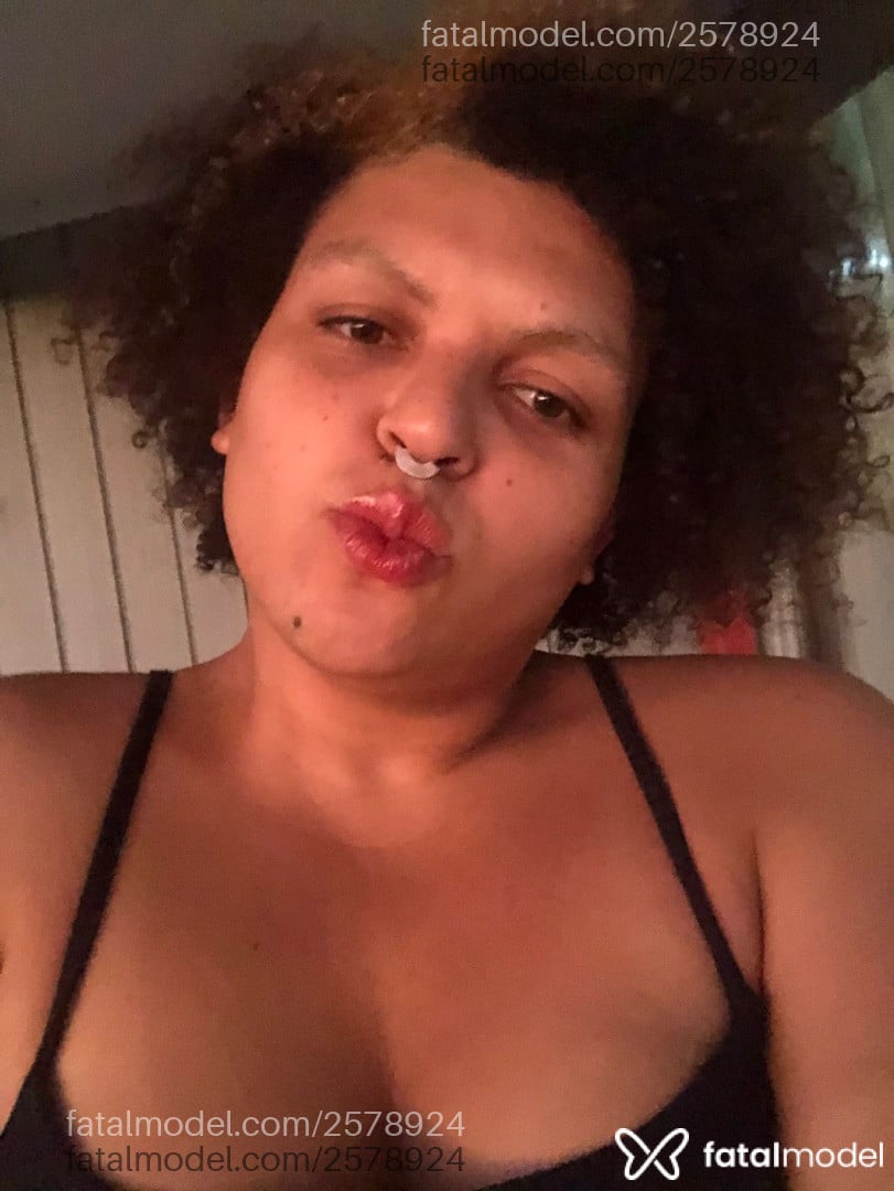 Acompanhante mulher trans com cabelo castanho de olhos castanhos em Florianópolis - Gabys Nunes