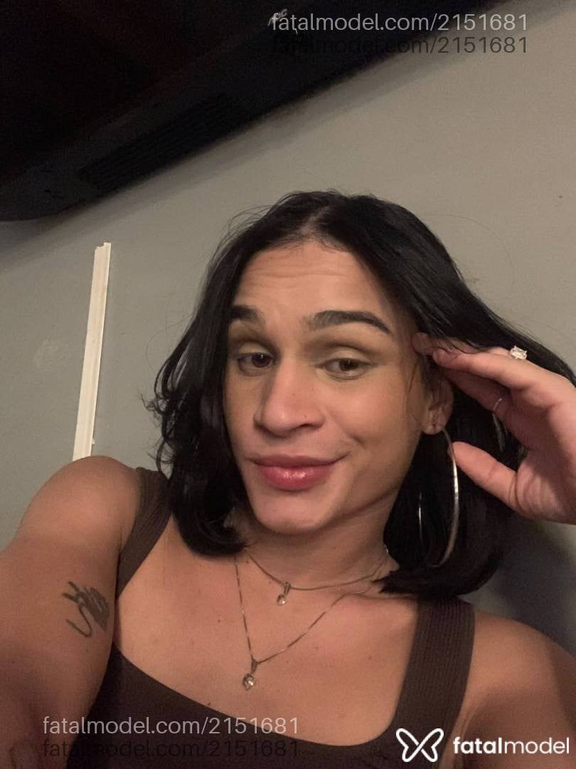 Acompanhante mulher trans morena (o) de olhos mel - Stella Belline