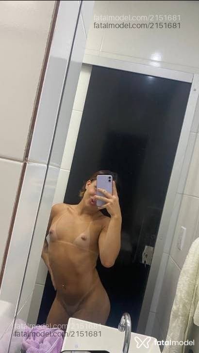 Acompanhante mulher trans morena (o) de olhos mel - Stella Belline