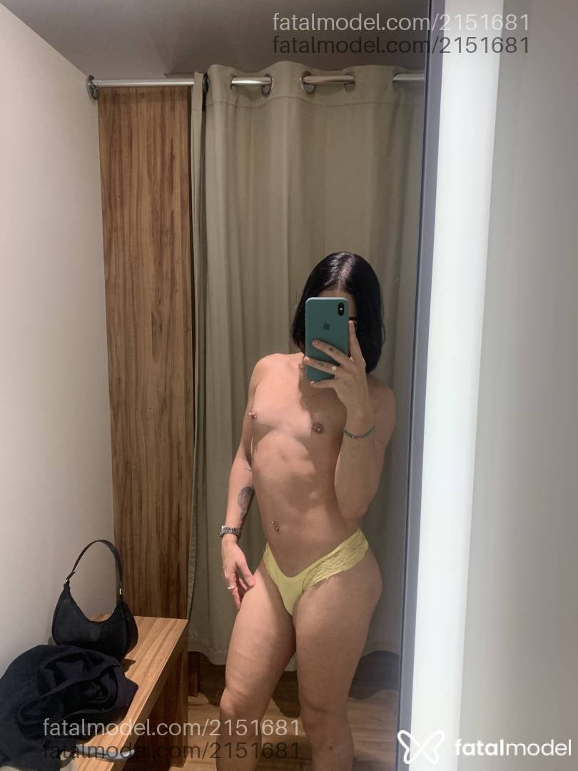 Acompanhante mulher trans morena (o) de olhos mel em São Paulo - Stella Belline