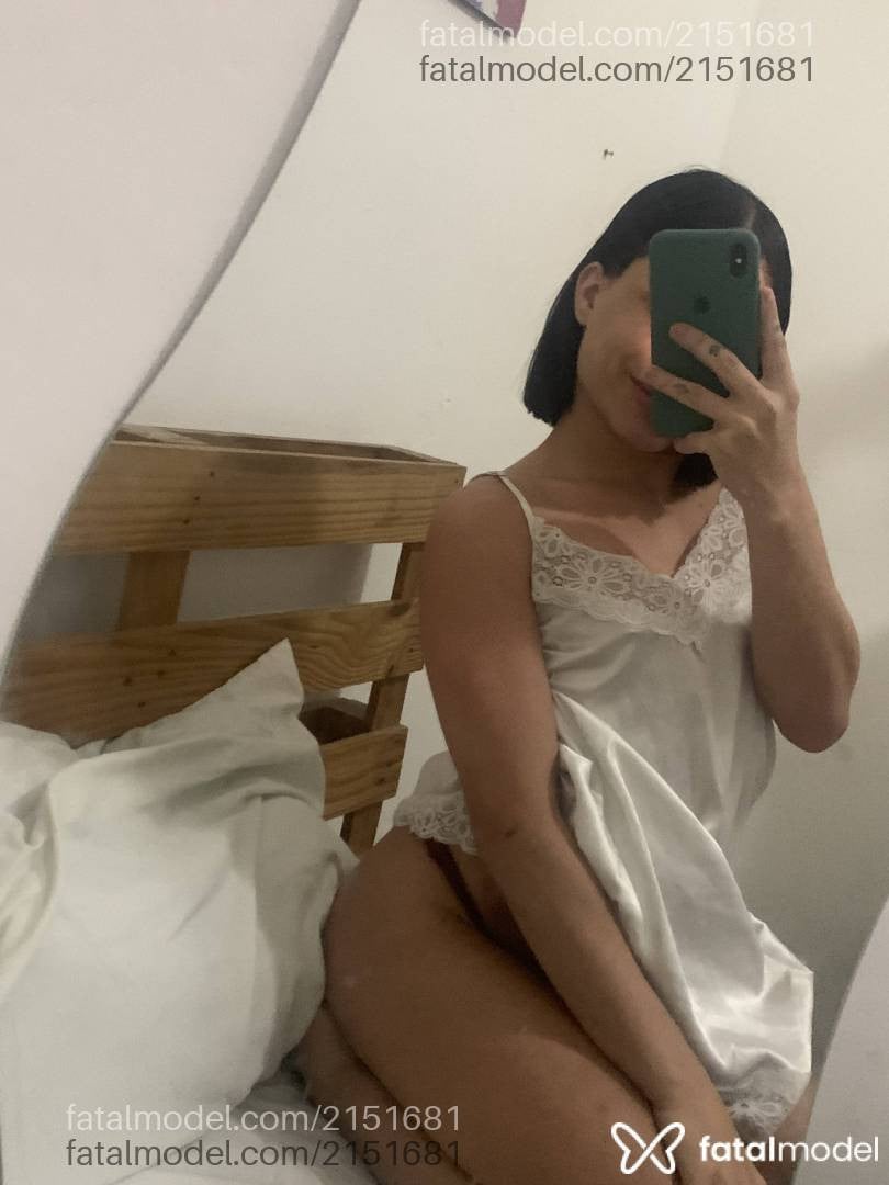 Acompanhante mulher trans morena (o) de olhos mel - Stella Belline