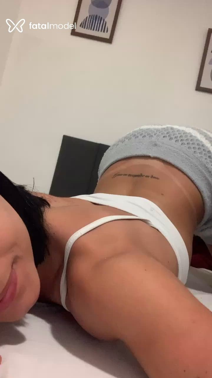 Acompanhante mulher trans morena (o) de olhos mel - Stella Belline