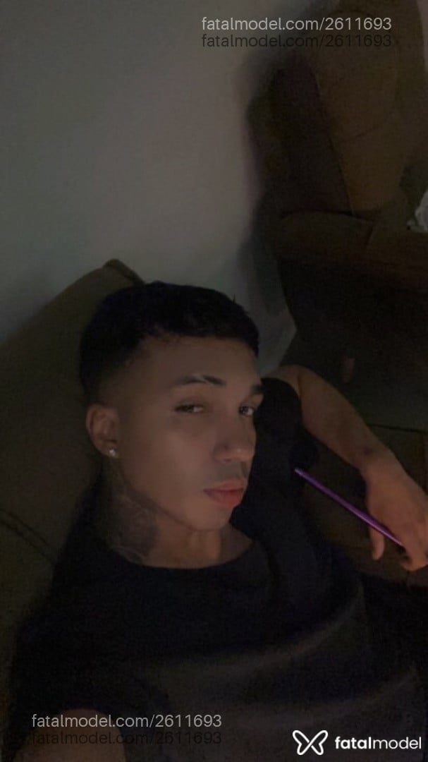 Acompanhante homem com cabelo castanho de olhos castanhos - Kaio
