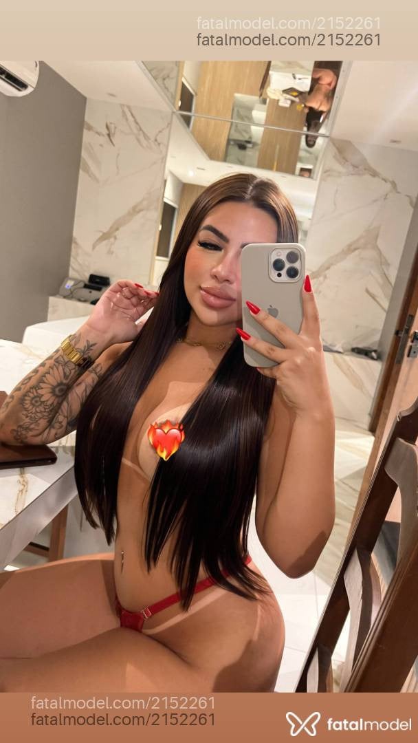 Acompanhante mulher com cabelo castanho de olhos castanhos - Djully Silva