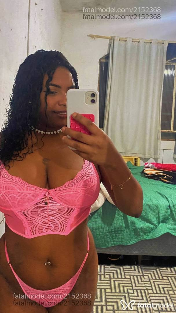 Acompanhante mulher com cabelo castanho de olhos castanhos - Valentina