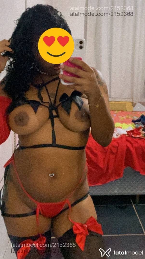 Acompanhante mulher com cabelo castanho de olhos castanhos - Valentina
