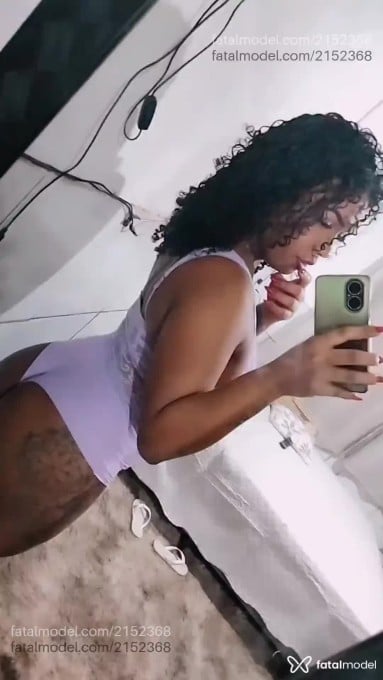 Acompanhante mulher com cabelo castanho de olhos castanhos em Cachoeiro de Itapemirim Acompanhante mulher com cabelo castanho de olhos castanhos em Cachoeiro de Itapemirim - Valentina