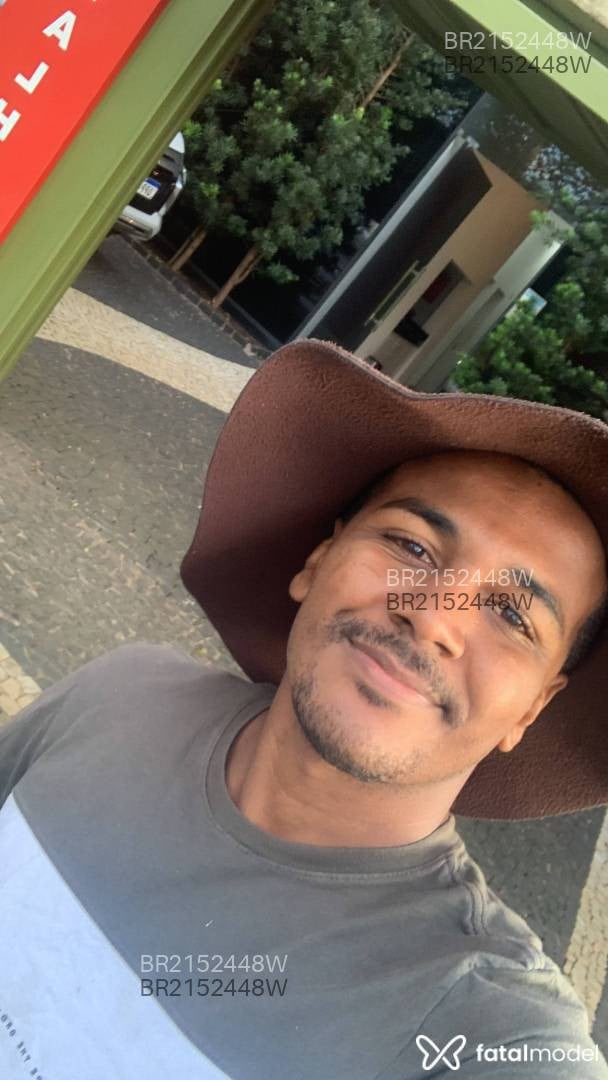 Acompanhante homem com cabelo castanho de olhos castanhos em Uberlândia - Santiago