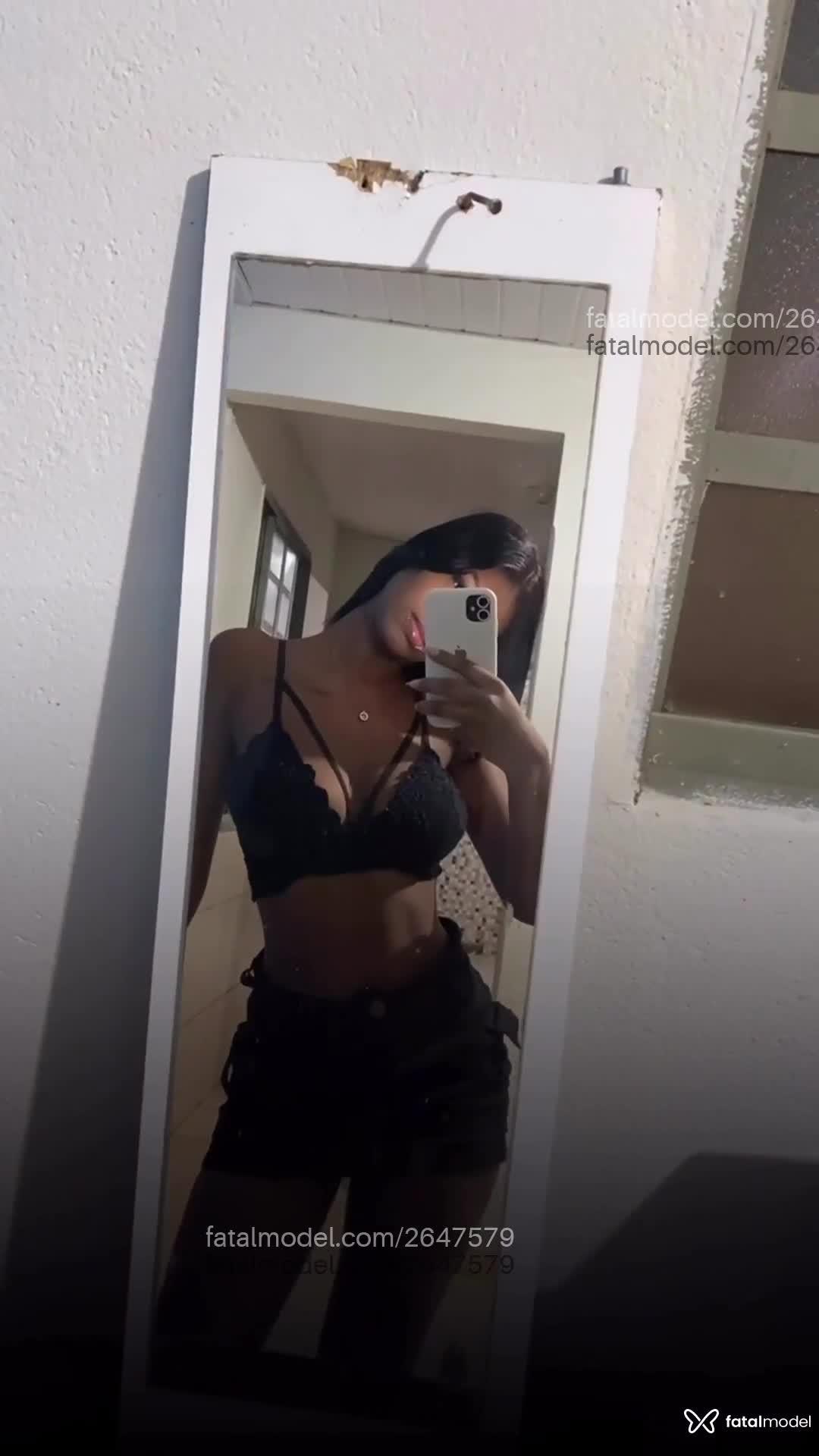 Acompanhante mulher com cabelo castanho de olhos pretos - Amanda Duarte