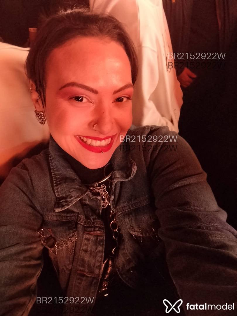 Acompanhante mulher com cabelo castanho de olhos castanhos em São Paulo Acompanhante mulher com cabelo castanho de olhos castanhos em São Paulo - Paula